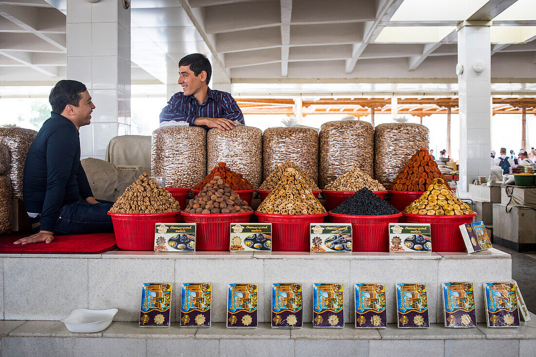Geschäft für trockene Lebensmittel, Siob-Basar, Samarkand, Usbekistan