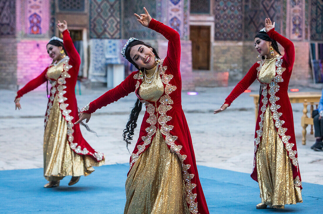 Traditional dance, folklore, Samarkand, Uzbekistan