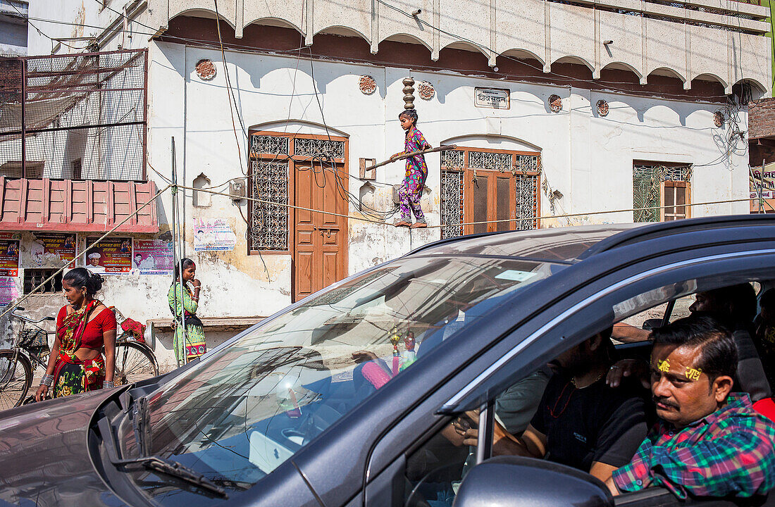 Show, street artist (equilibrist girl), Street scene, in Historical Center,Vrindavan, Mathura, Uttar Pradesh, India