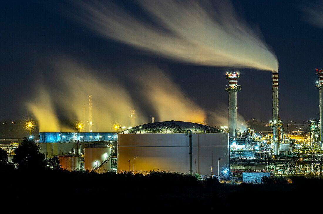 Repsol-YPF oil refinery. Tarragona province, Catalonia, Spain