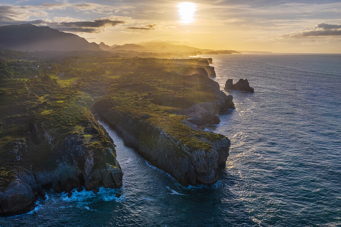 Sunset at Playa Cuevas del Mar, Nueva de Llanes, Asturias, Spain, Iberian Peninsula, Western Europe