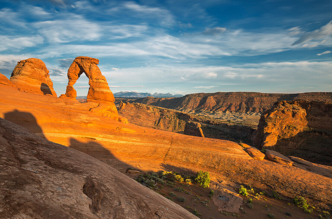 Delicate Arch at sunset, Arches National Park, Moab, Utah, North America, USA