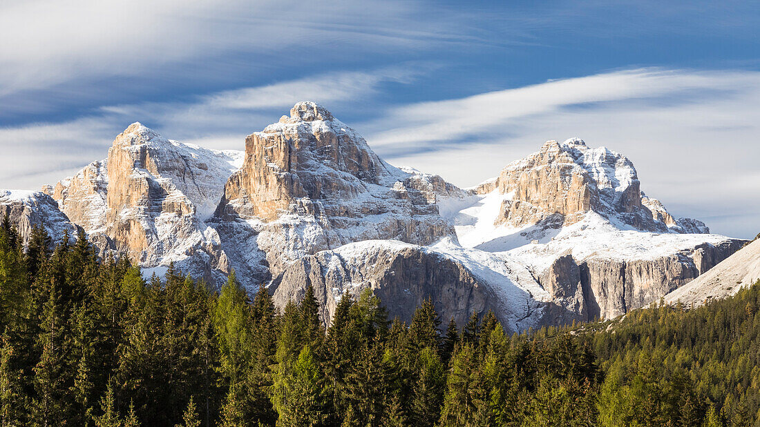 Blick auf die Sellagruppe (Sas Putia) nach einem Schneesturm, Provinz Bozen, Südtirol, Trentino Südtirol, Italien,