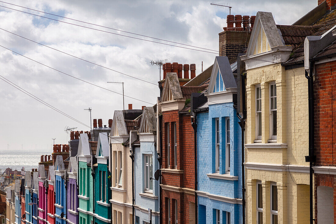 Blick auf die bunten Häuser in der Blaker Street, Brighton, East Sussex, Südengland, Vereinigtes Königreich.