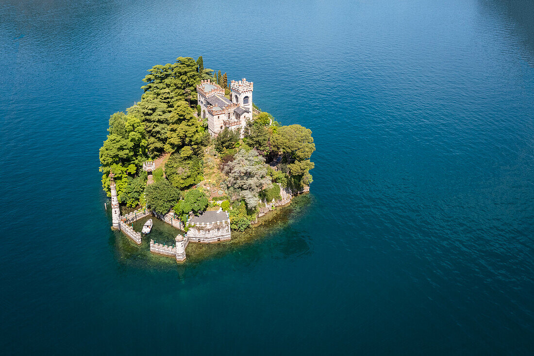 Luftaufnahme der Loreto-Insel im Iseo-See. Montisola, Provinz Brescia, Lombardei, Italien, Europa.