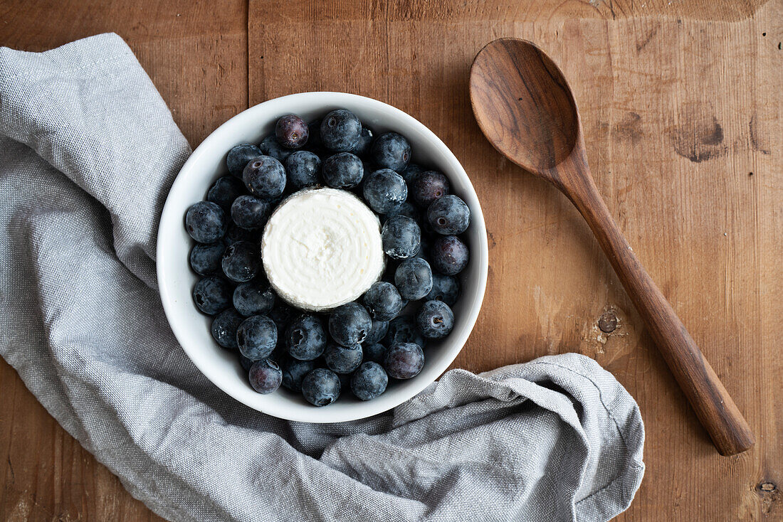 Heidelbeeren und Ricotta-Käse