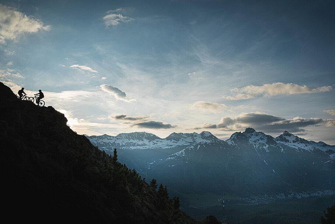 Mountainbiken im Engadin Tal, St. Mortiz, Schweiz