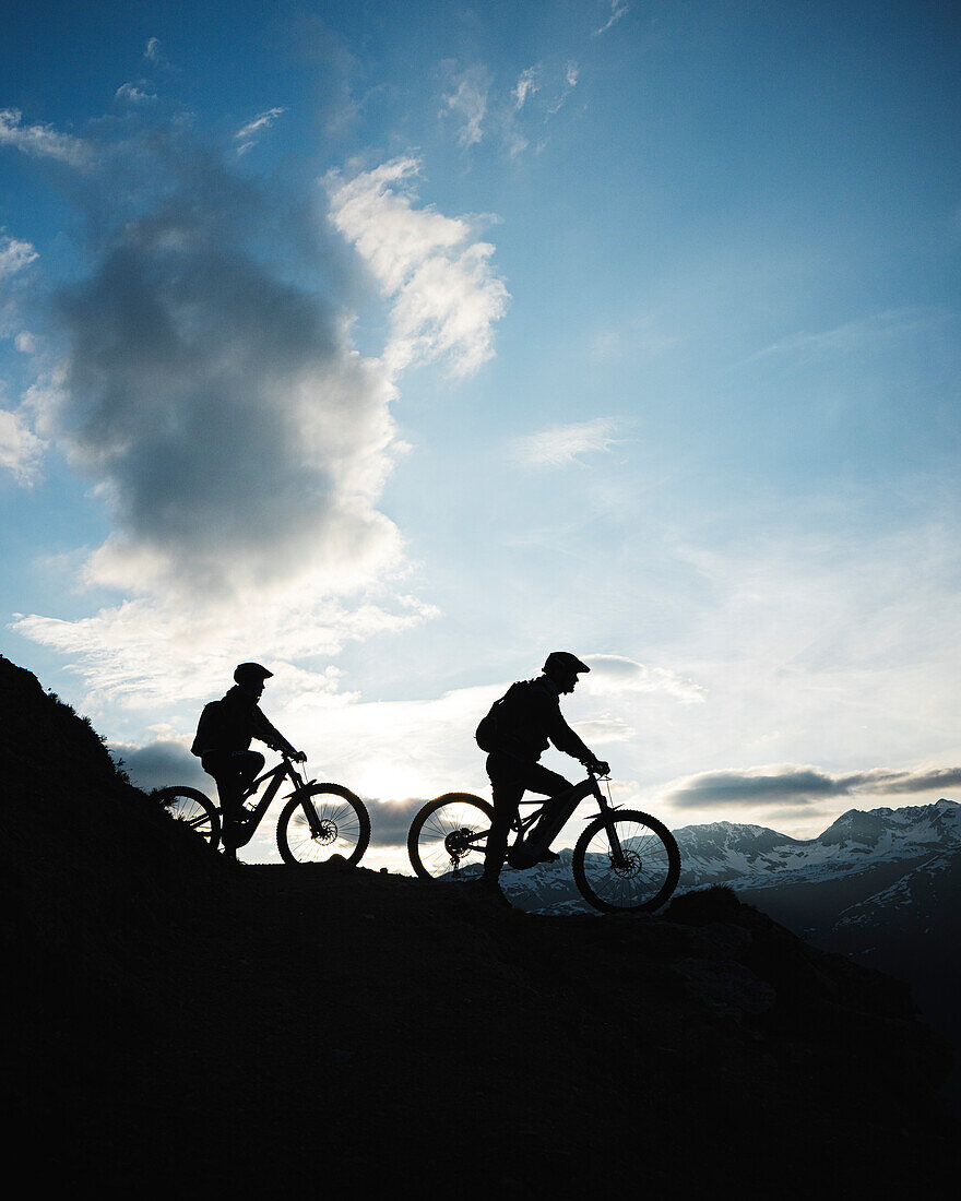 Mountainbiken im Engadin Tal, St. Mortiz, Schweiz