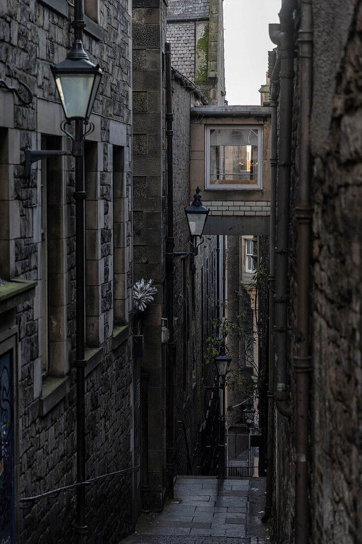 Europe, United Kingdom, Great Britain,Scotland. The famous close in Edinburgh