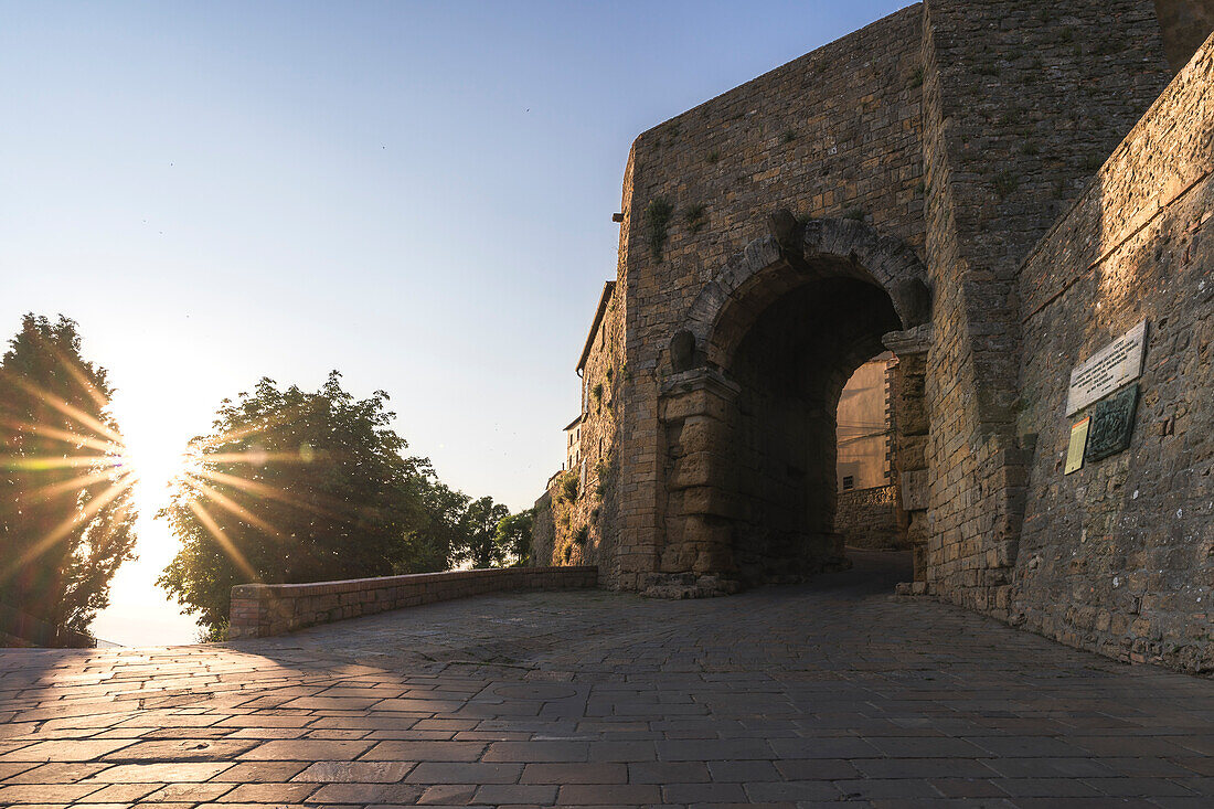 Das Bogentor (Porta dell'arco), Volterra, Provinz Pisa, Toskana, Italien, Europa