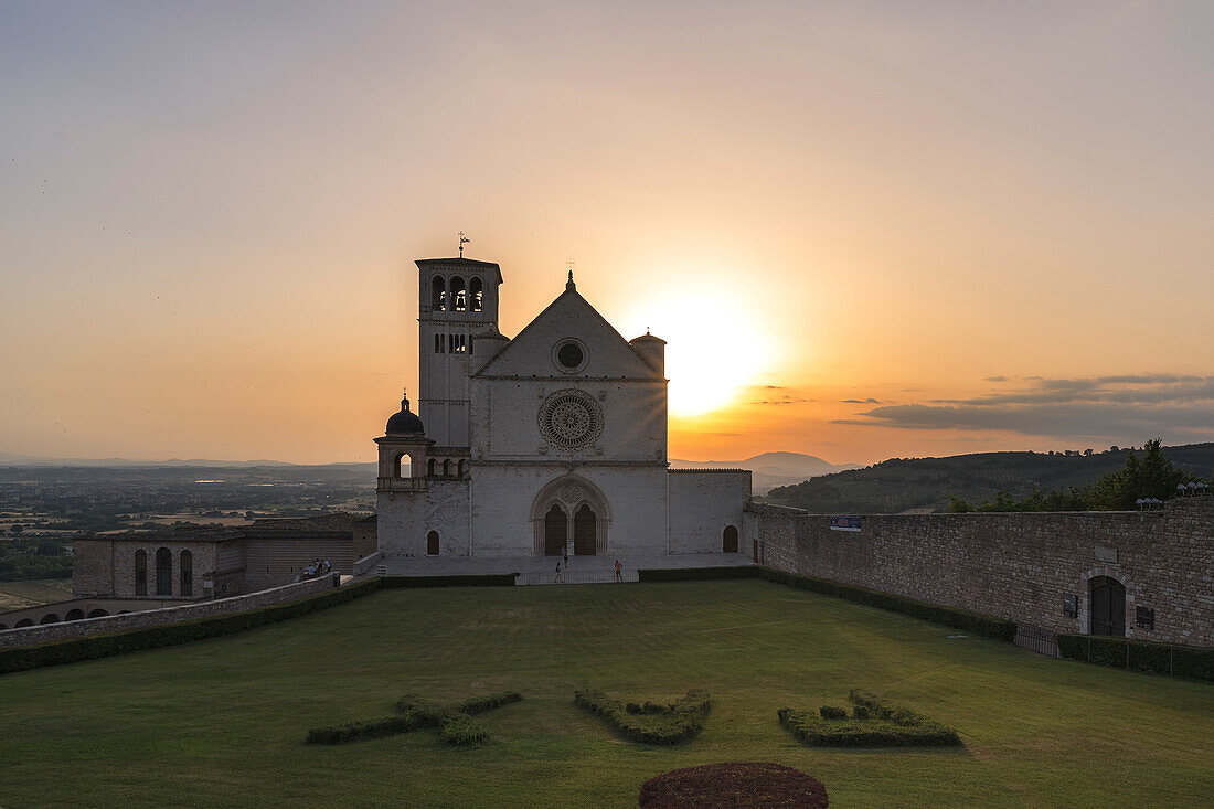 Obere Basilika des Heiligen Franz von Assisi (Basilica Superiore di San Francesco d'Assisi) Assisi, Provinz Perugia, Umbrien, Italien, Europa