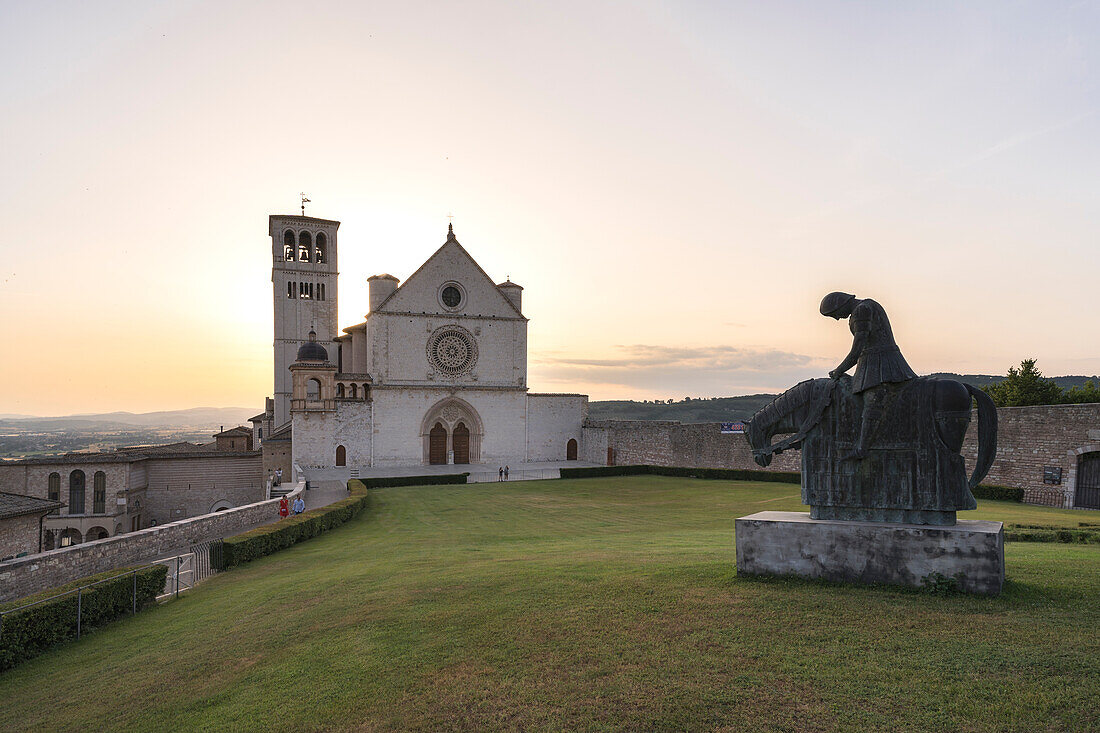 Obere Basilika des Heiligen Franz von Assisi (Basilica Superiore di San Francesco d'Assisi) Assisi, Provinz Perugia, Umbrien, Italien, Europa