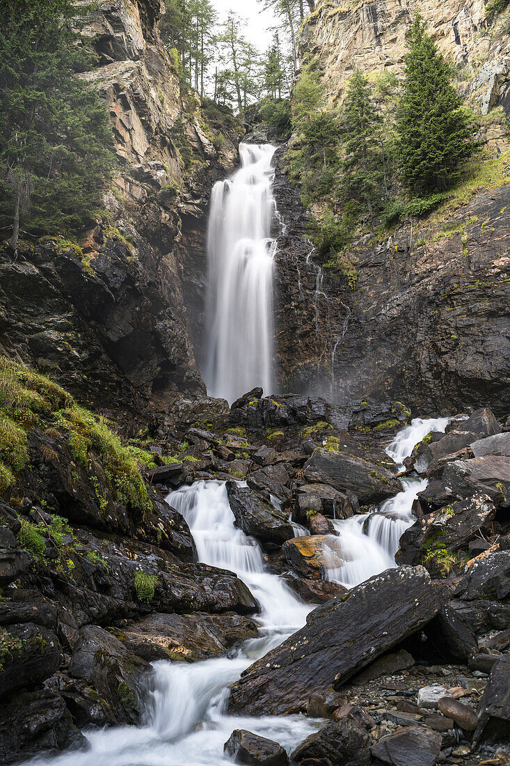 Saent-Wasserfälle (Cascate di Saent) Piazzola, Rabbi, Rabbital, Autonome Provinz Trient, Trentino-Südtirol, Italien