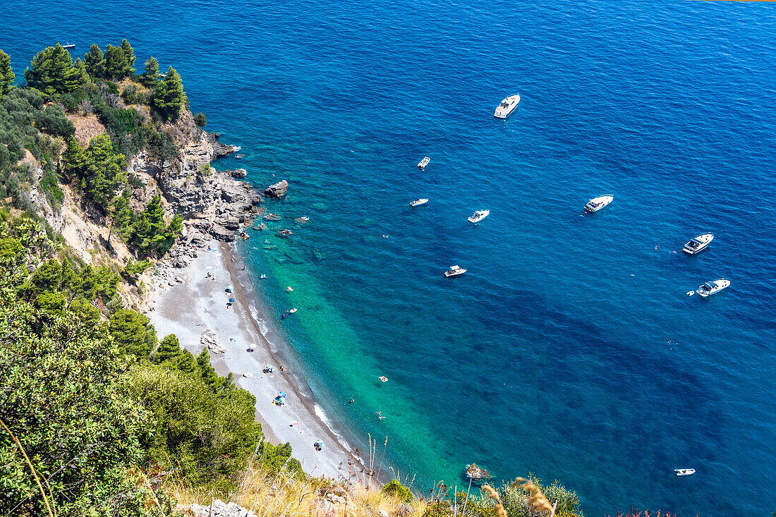 Strand an der Amalfiküste, Sorrento, Kampanien, Italien