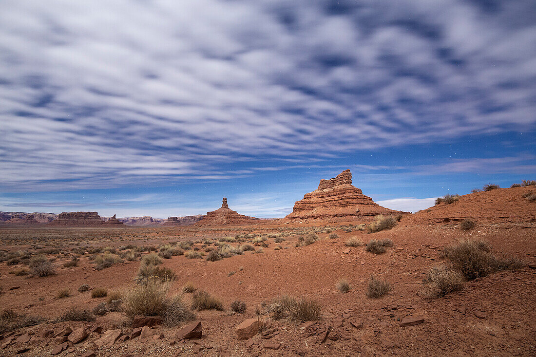 USA, Utah, Valley of the Gods: Offroad-Fahren bei Nacht im Valley of the Gods