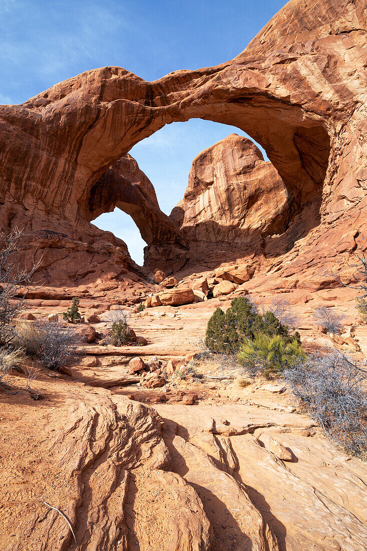 USA, Utah, Arches National Park: path to the Double Arch