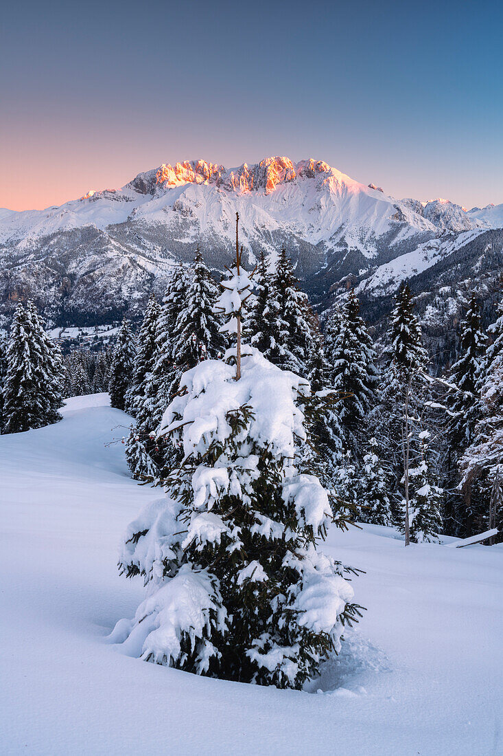 Sonnenaufgang in Presolana, Monte Pora, Orobie-Alpen in der Provinz Bergamo, Lombardei, Italien, Europa.