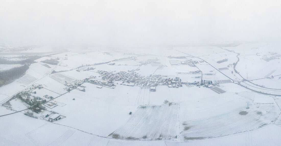 Luftaufnahme von Pianura Padana im Winter, Provinz Alessandria, Poebene, Piemont, Italien, Europa.