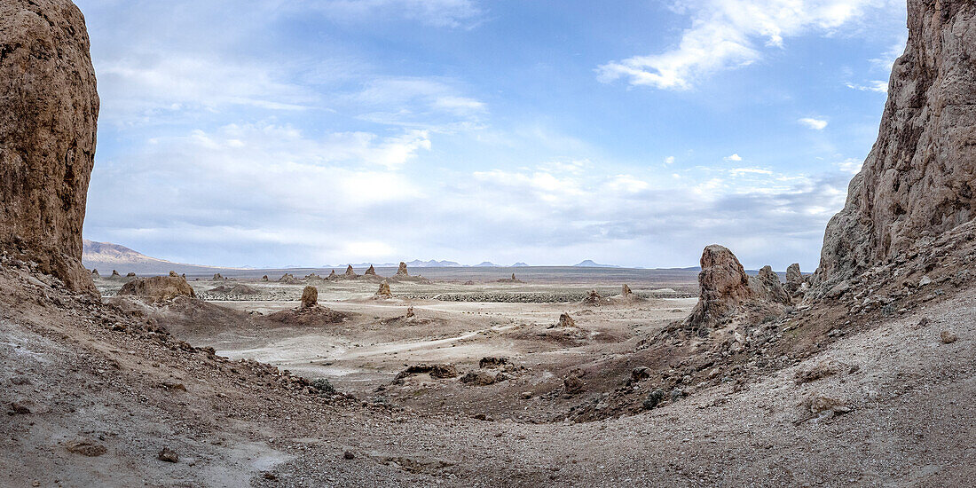 Die einsame Wüste der Trona Pinnacles, Kalifornien, USA