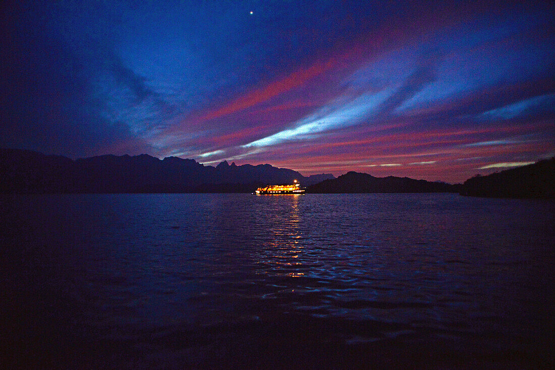 National Geographic Seevogel bei Sonnenuntergang, Baja California, Mexiko