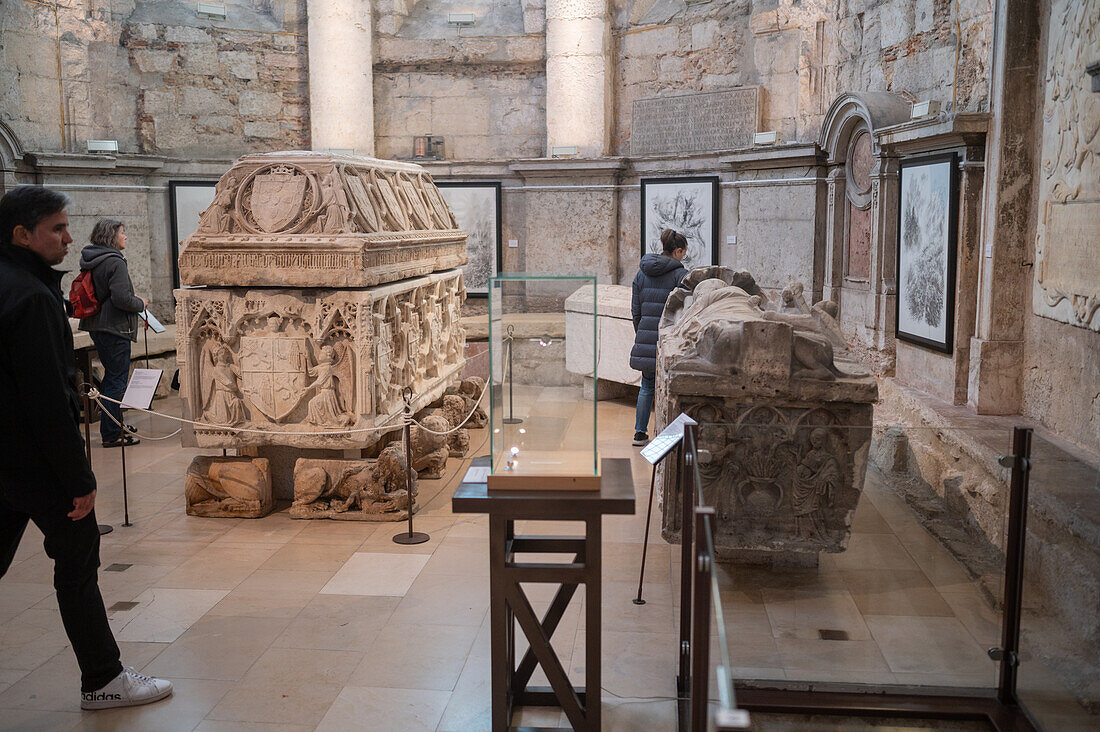 Das Archäologische Museum Carmo (MAC), im Kloster Carmo, Lissabon, Portugal