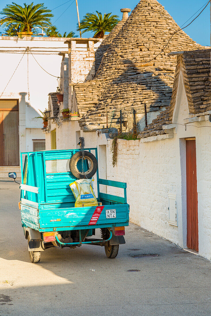 Trulli (typische Häuser) in Alberobello, Itria-Tal, Bezirk Bari, Apulien, Italien