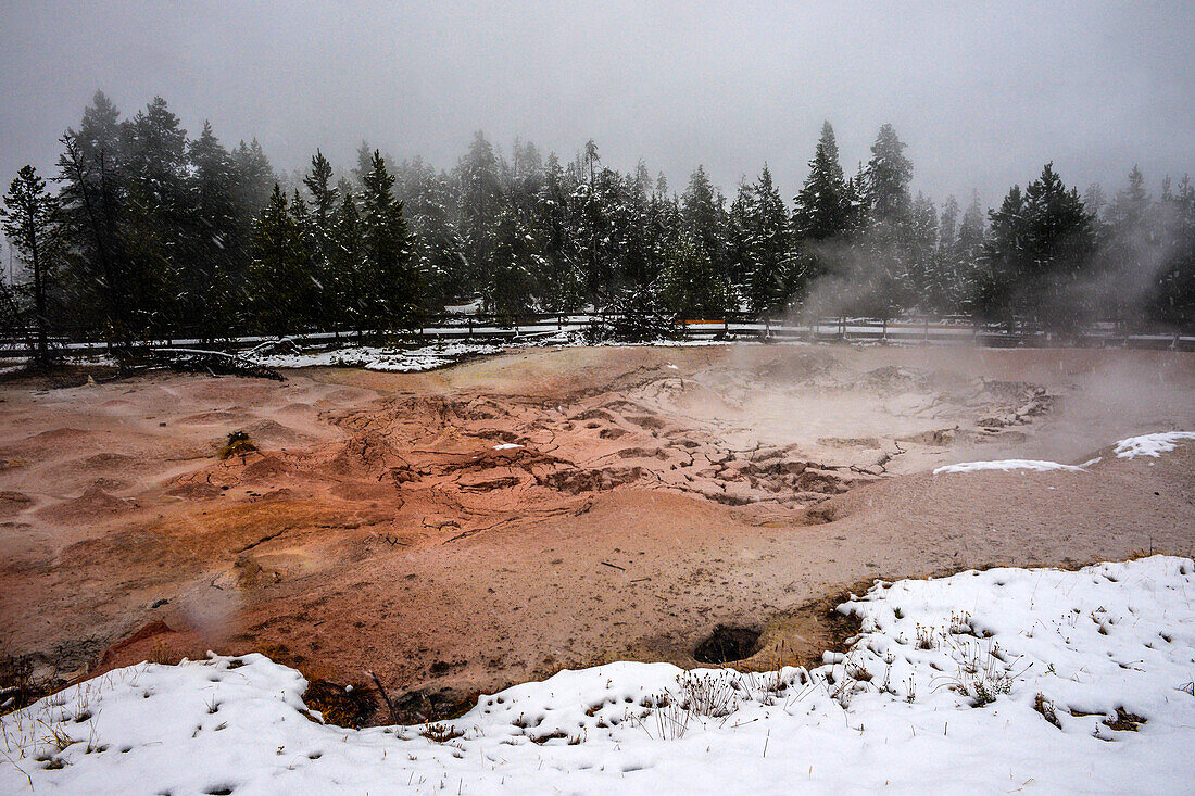 Red Spouter-Thermalschlot im Yellowstone-Nationalpark, USA