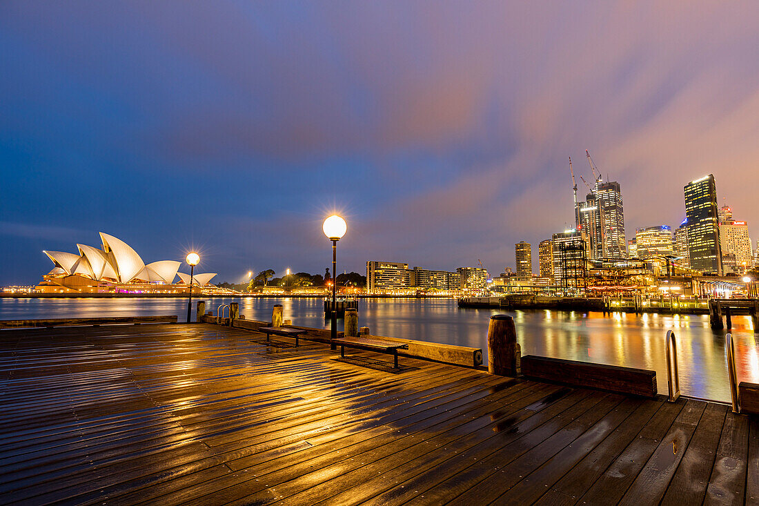 Opernhaus von Sydney in der Abenddämmerung, Sydney, New South Wales, Australien
