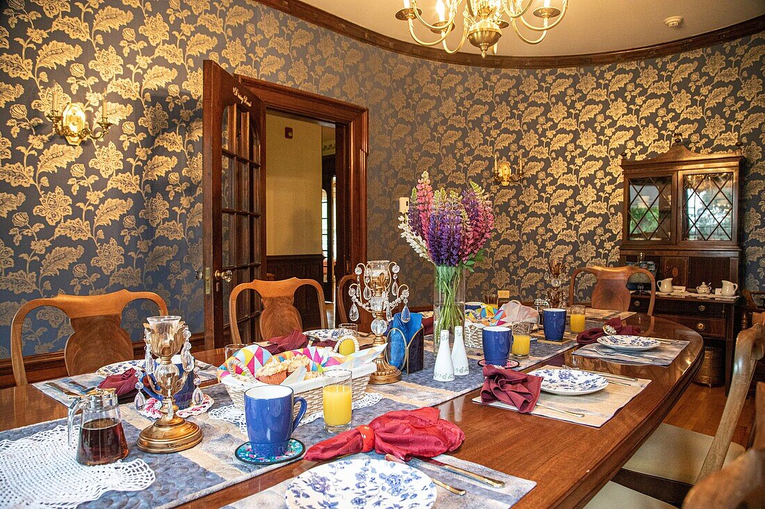 Breakfast room, bed and breakfast, by the river, canada, north america