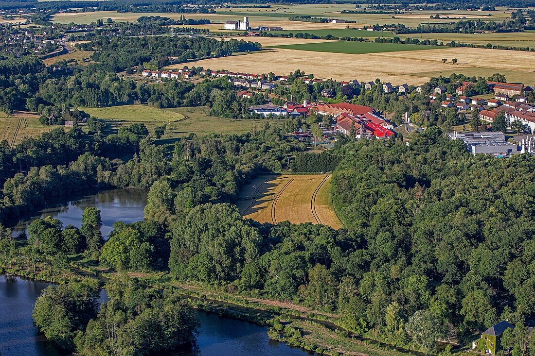 Das Risle-Tal mit den Fabriken von Framatome und Eurofoil, Hüttenwerke, Rugles, Eure, Normandie, Frankreich