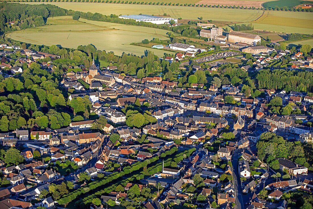 Luftaufnahme der Stadt Breteuil, Eure, Normandie, Frankreich