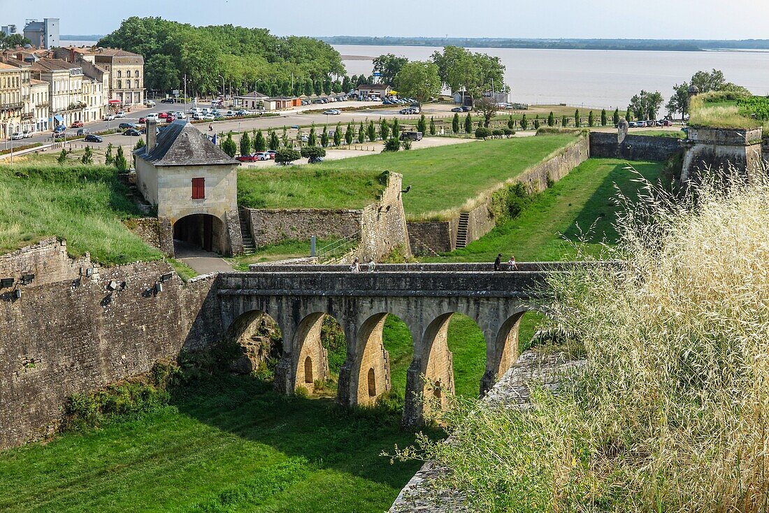 Eingang durch das Dauphine-Tor, Zitadelle von Blaye, von Vauban errichtete Festungsanlage, Gironde, Frankreich