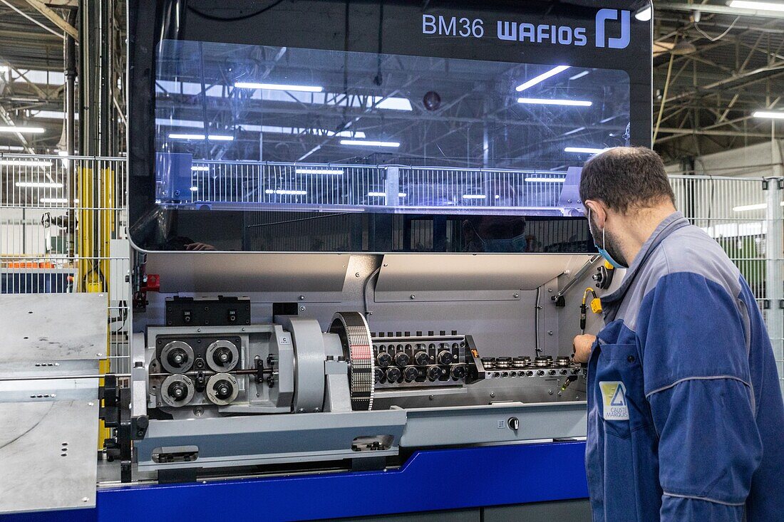 herstellung von teilen für die automobilindustrie, unternehmen caliste-marquis, spezialisiert auf die herstellung von artikeln aus metalldraht, ambenay, eure, normandie, frankreich