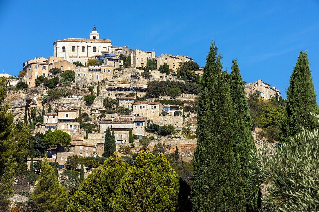 Hilltop village of gordes, labeled most beautiful village of france, regional nature park of the luberon, vaucluse (84), france