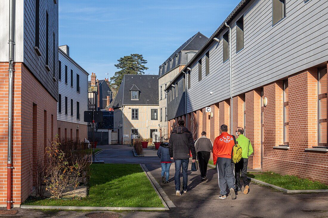 Modernes Wohnheim für Erwachsene mit geistiger Behinderung, residence la charentonne, adapei27, association departementale d'amis et de parents, bernay, eure, normandie, frankreich