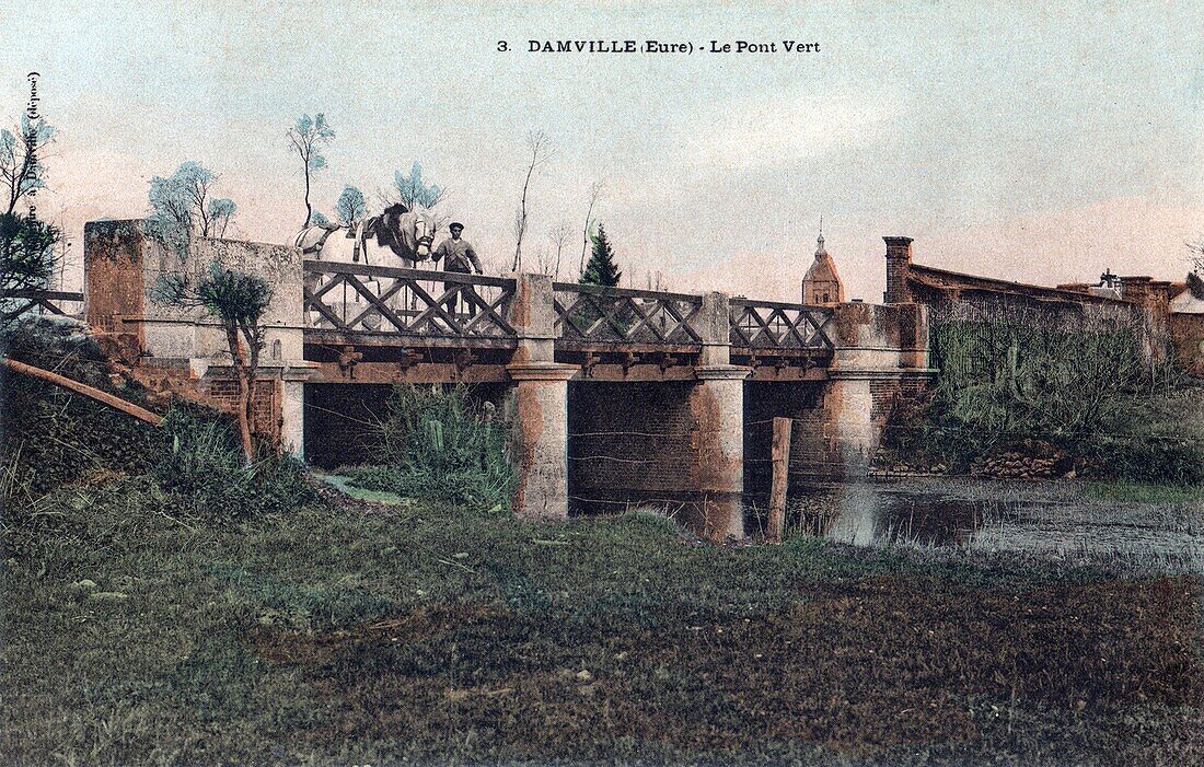 Mann mit seinem Percheron-Pferd auf der Pont-Vert-Brücke, damville, mesnil-sur-iton, vallee de l'iton, eure, normandie, frankreich