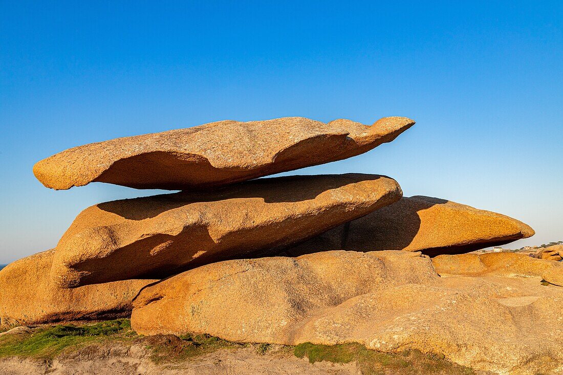 Renote island point, tregastel, pink granite coast, cotes-d’armor, brittany, france