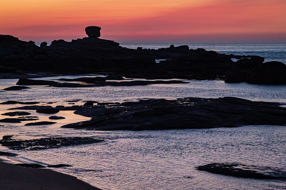 Sunset over the shingle beach of toul drez, renote island point, tregastel, pink granite coast, cotes-d’armor, brittany, france