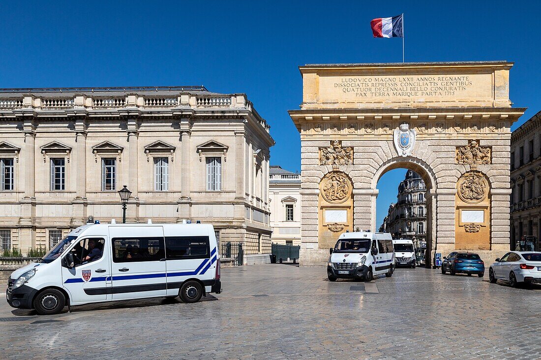 Platoon of crs in front of the triumphal arch, montpellier, herault, occitanie, france