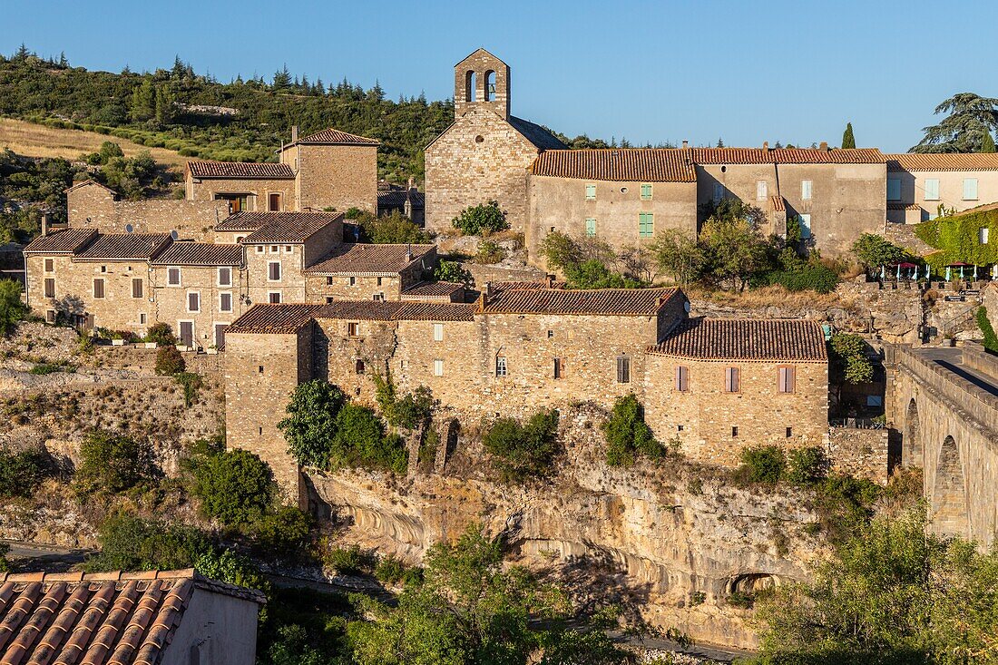 Dorf von minerve, regionaler naturpark des haut-languedoc, aude, occitanie, frankreich