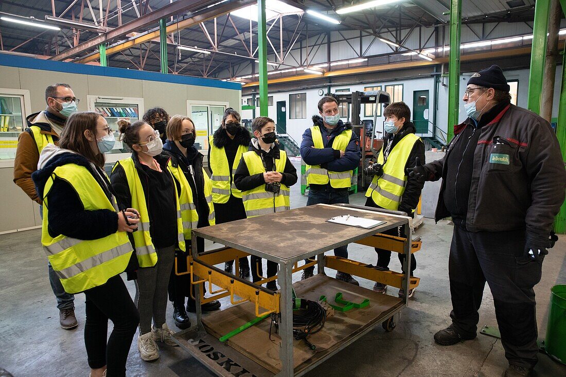 Schulausflug zu einem Kulturprojekt für die Schüler der achten Klasse der victor hugo-Mittelschule von rugles, jlb lebouch company, la vieille-lyre, eure, normandie, frankreich