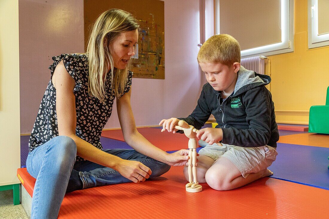 Motor function lesson with a psycho-motor therapist, ime la riviere for children, teenagers and young adults, nassandres-sur-risle, eure, eure, normandy, france