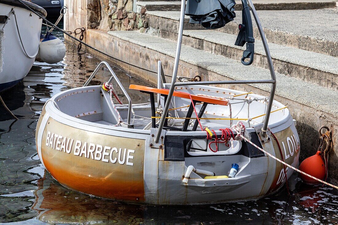 Barbecue-Boot, Hafen von Poussai, Cap Esterel, Saint-Raphaël, Var, Frankreich