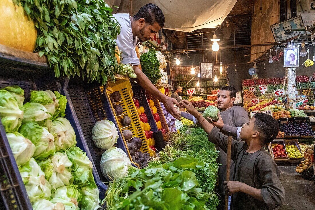 Obst- und Gemüsestand, El Dahar-Markt, beliebtes Viertel in der Altstadt, Hurghada, Ägypten, Afrika