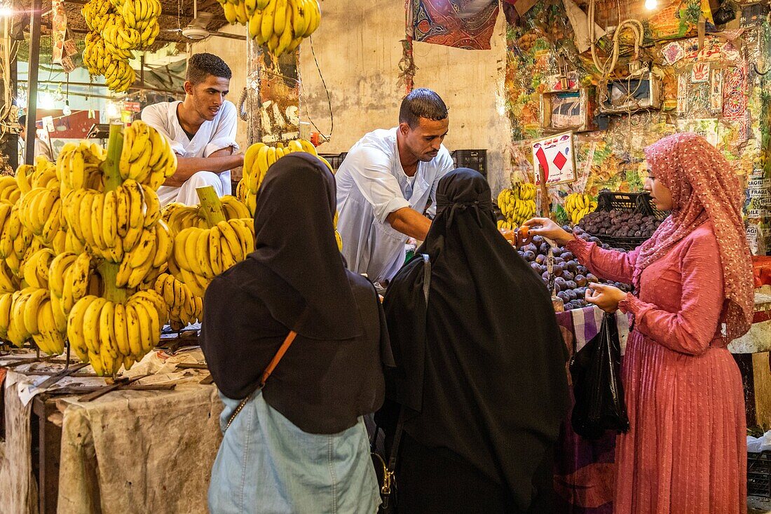 Obst- und Gemüsestand, El Dahar-Markt, beliebtes Viertel in der Altstadt, Hurghada, Ägypten, Afrika