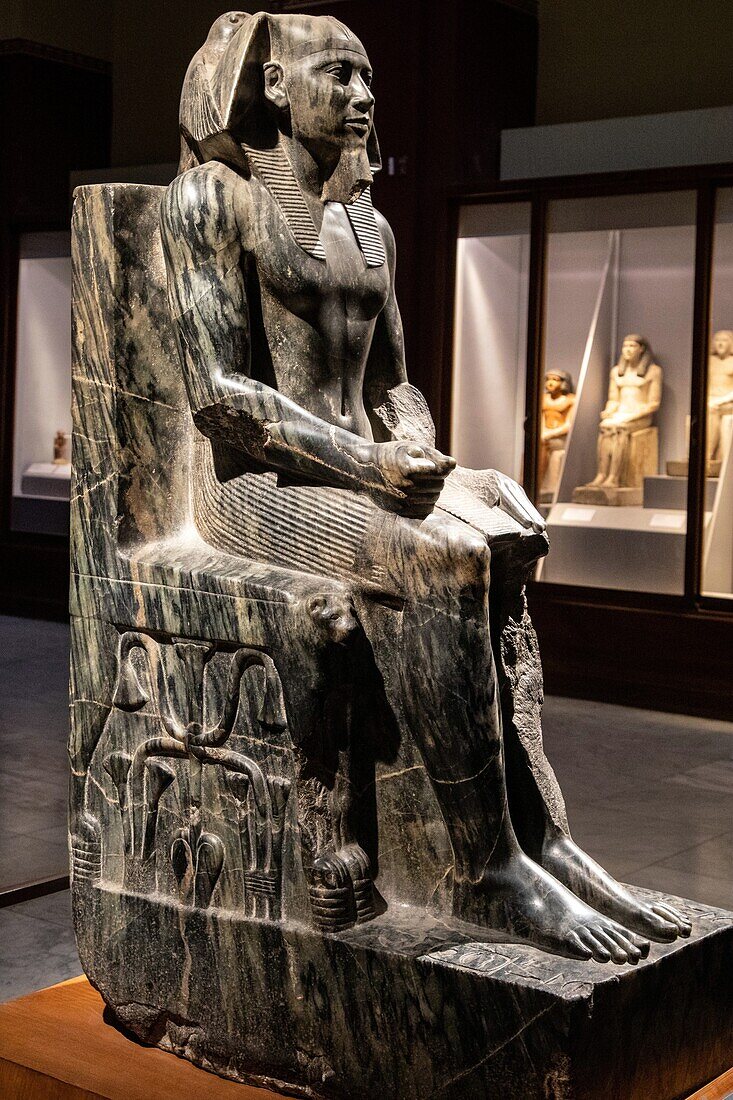 Statue of the pharaoh khephren, son of cheops, egyptian museum of cairo devoted to egyptian antiquity, cairo, egypt, africa