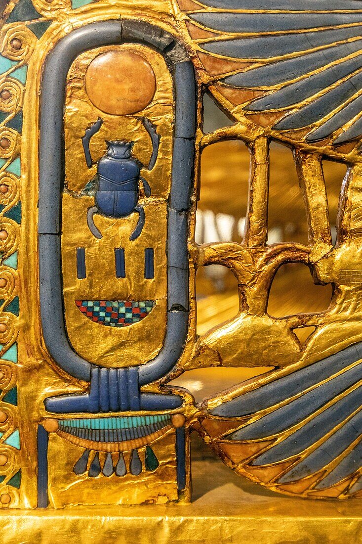 Skarabäus, der den Gott Khepri darstellt, Detail des Throns von Tutanchamun, Ägyptisches Museum von Kairo, das dem ägyptischen Altertum gewidmet ist, Kairo, Ägypten, Afrika