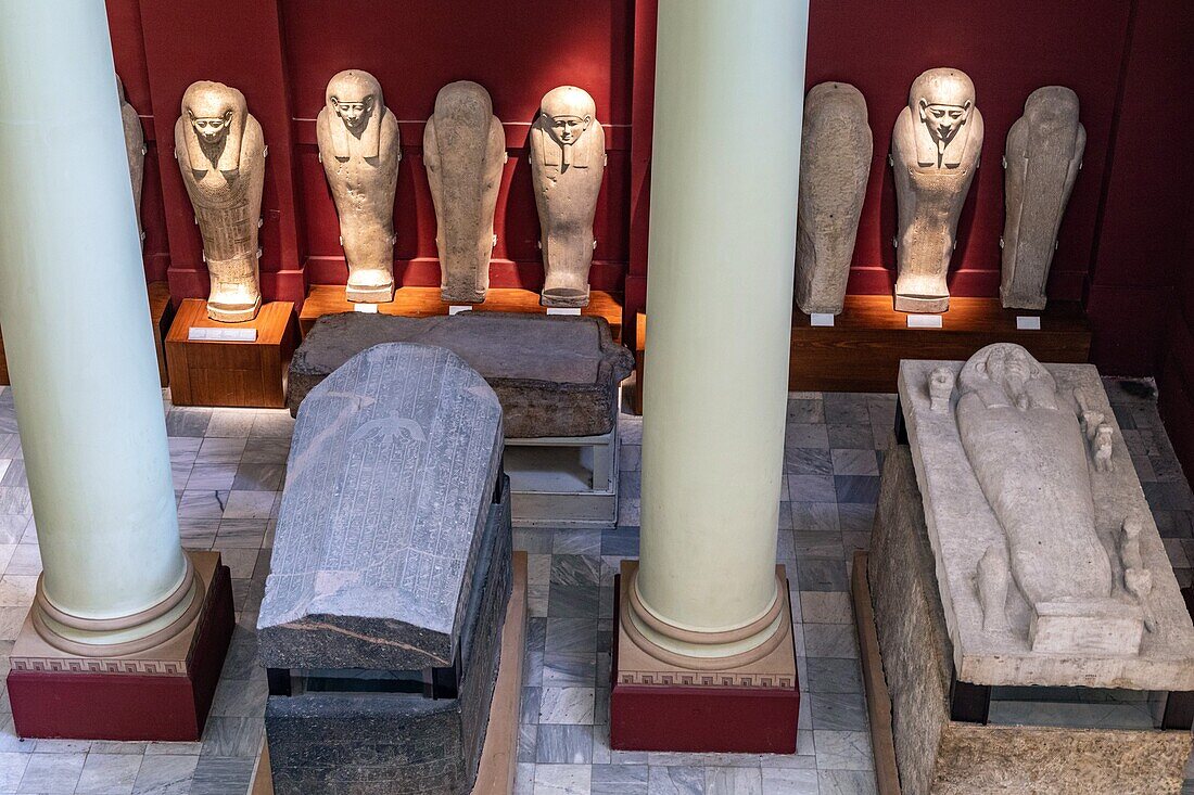 Ausstellung von Sarkophagen, Ägyptisches Museum von Kairo, das dem ägyptischen Altertum gewidmet ist, Kairo, Ägypten, Afrika