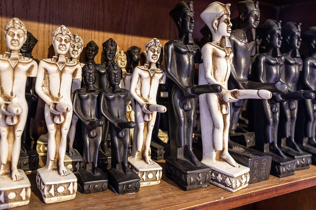 Nachbildung der Statue des ägyptischen Gottes min (erigierter Phallus), Gottheit der Fruchtbarkeit und Befruchtung, Ägyptisches Museum von Kairo, das dem ägyptischen Altertum gewidmet ist, Kairo, Ägypten, Afrika