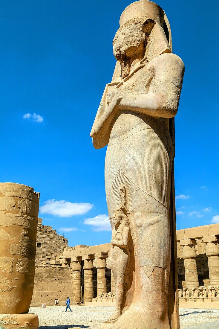 Koloss von Ramses II, Bezirk von Amun-Re, Tempel von Karnak, antike ägyptische Stätte aus der 13. Dynastie, unesco-Weltkulturerbe, Luxor, Ägypten, Afrika